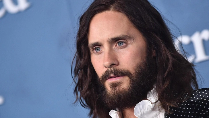 «Я хочу, чтобы ты на него плюнула»: сразу 9 женщин обвиняют Джареда Лето в домогательствах