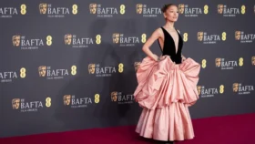 «С ней что-то не так»: что случилось с Арианой Гранде и почему фанаты бьют тревогу