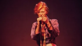 Дэвид Боуи: человек, который упал с Земли, — вспоминаем артиста в день его неслучившегося 79-летия