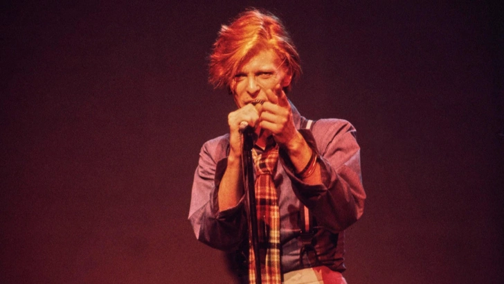 Дэвид Боуи: человек, который упал с Земли, — вспоминаем артиста в день его неслучившегося 79-летия